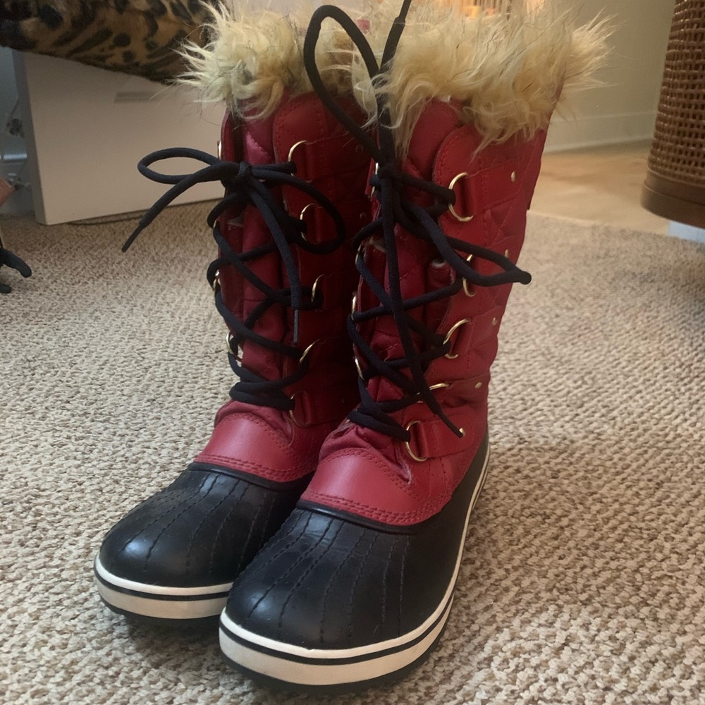 Sorel Joan of Arctic in Red